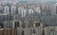 中国の中古住宅は売り出しが急増し価格下落圧力が高まっている（北京市内に立ち並ぶマンション）＝共同