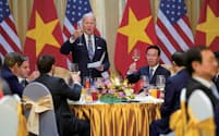 9月にバイデン米大統領がベトナムを訪問。米国が中ロと並ぶ外交上の地位に昇格した（写真：AP/アフロ）