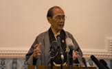 人口減少対策案について説明する門川大作市長（17日、京都市）