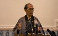 人口減少対策案について説明する門川大作市長（17日、京都市）