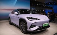 BYDが発表した新型EV「海獅07」（17日、広州市）