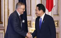 岸田首相（右）とオーストラリアのアルバニージー首相（写真は22年5月）