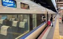 特急「サンダーバード」は大阪―金沢間を1日22〜25往復する（大阪駅）