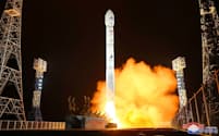 北朝鮮が21日夜、軍事偵察衛星を搭載したロケットを打ち上げた＝朝鮮中央通信・ロイター