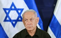 記者会見するイスラエルのネタニヤフ首相（10月、テルアビブ）＝ロイター
