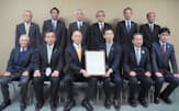 長野県は2024年問題の克服に向けてトラック協会や商工会議所連合会などと共同宣言を採択した（22日、長野市）