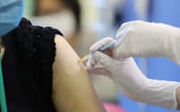 厚労省が24日発表した調査結果ではワクチン接種などコロナの補助が医療機関の収益を押し上げた