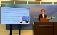 AI利用の条例化について説明する久元市長（24日、神戸市）