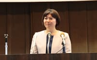 前橋市長選挙への立候補を表明する小川晶氏（26日、前橋市）