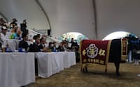 松阪牛の女王を決める競り市「松阪肉牛共進会」が開かれた(26日、三重県松阪市)