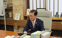 高知県知事選後に登庁した浜田氏（27日、高知県庁）