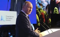 24日、モスクワで人工知能（ＡＩ）に関する国際会議に出席したロシアのプーチン大統領＝AP