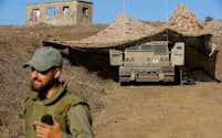 イスラエルが占領するゴラン高原に展開するイスラエル兵（11月6日）＝ロイター