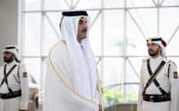 湾岸協力会議（GCC）に臨むカタールのタミム首長（5日、ドーハ）＝ロイター