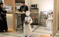 オリィ研究所のロボを障害を持つ人が遠隔操作して接客する(京都市)
