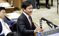衆院予算委で岸田首相に質問する国民民主党の玉木代表（11月22日）