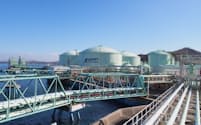 波方ターミナルでは液化石油ガス（LPG）の貯蔵タンクをアンモニア用に転換する（8日、愛媛県今治市）