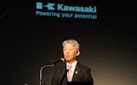 川崎重工の橋本康彦社長は長期経営計画の進捗を説明した（１２日、東京都港区）