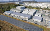 大紀アルミはギガキャストによる大型部品の生産を見据えて、新たな鋳造装置を導入する（滋賀県東近江市）