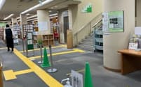 図書館では職員の処遇が課題になっている（東京都杉並区の図書館）