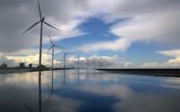三菱商事は脱炭素事業に力を入れている（グループ企業のエネコが運営するオランダの風力発電所）