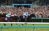 ６月の宝塚記念で最強馬イクイノックスに迫ったスルーセブンシーズ（内６）＝日本中央競馬会提供