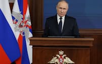 19日、ロシアのプーチン大統領は国防省幹部らを前に演説した＝ロイター