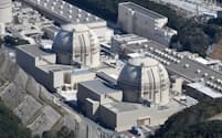 関西電力の大飯原子力発電所4号機（右）と3号機（福井県おおい町）