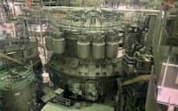 日本は核融合を脱炭素の一手段に位置づける（茨城県那珂市の実験施設「JT-60SA」）