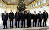 26日、ロシア・サンクトペテルブルクにはプーチン大統領ら独立国家共同体（CIS）の首脳が集まった＝ロイター