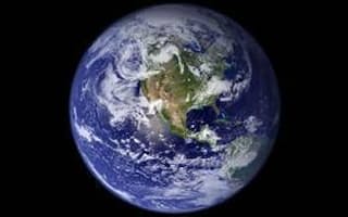 地球規模の課題解決や紛争終結に対話の力を磨きたい（NASA提供）