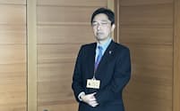 熊本県知事選で自民県連から出馬要請を受けて取材に応じる木村副知事（27日、熊本市）