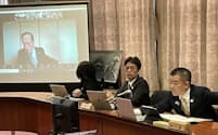 滋賀県総合経済・雇用対策本部の本部員会議に出席した三日月知事（右端、２７日）