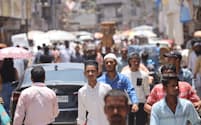 人口拡大も背景にインド経済の成長が続いている（６月、ムンバイ）＝小林健撮影