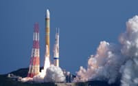 地上から飛び立った後、指令破壊となった次世代大型ロケット「H3」(3月、種子島宇宙センター)
