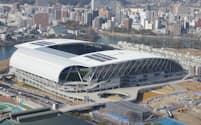 新サッカースタジアム「エディオンピースウイング広島」の工事が完了した（28日、広島市）