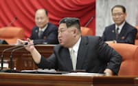 北朝鮮の朝鮮労働党中央委員会拡大総会に臨む金正恩党総書記（朝鮮中央通信・共同）