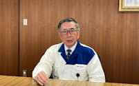 インタビューに応じるスズキの鈴木俊宏社長（2023年12月26日、浜松市）
