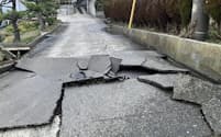 能登半島地震の影響で新潟県内でも道路のひび割れ被害が発生した