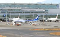 多くの旅客機が行き来する羽田空港(4日)