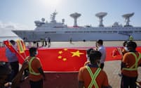 スリランカ南部ハンバントタ港に到着した中国の調査船（2022年8月）＝AP