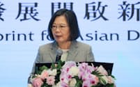 台湾当局は中国の経済圧力を警戒している（蔡英文総統）＝ロイター