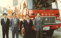 地方財政担当主査時代の1979年、消防施設を視察（右から２人目が筆者）
