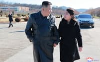 金正恩総書記と娘とされるジュエ氏（２０２２年１１月）＝朝鮮中央通信・朝鮮通信