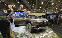 米国で根強い人気を誇るピックアップトラックのEV試作車を展示した企業も（米ラスベガス）
