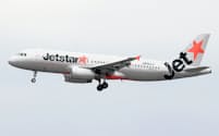 成田空港に着陸するジェットスター・ジャパンの旅客機