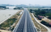 23年10月にはタインホア省からゲアン省に至る高速道路が開通した＝国営ベトナム通信