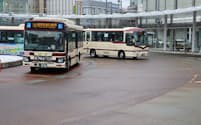 京福バス（写真）と福井鉄道は２月から車内決済に交通系ＩＣカードを導入する