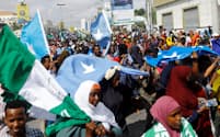 エチオピアとソマリランドの合意に抗議するソマリア市民（1月11日、モガディシオ）＝ロイター