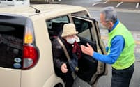 鳥取県智頭町では町民ドライバーによる自家用車を使ったAI乗り合いタクシーの運用が始まっている